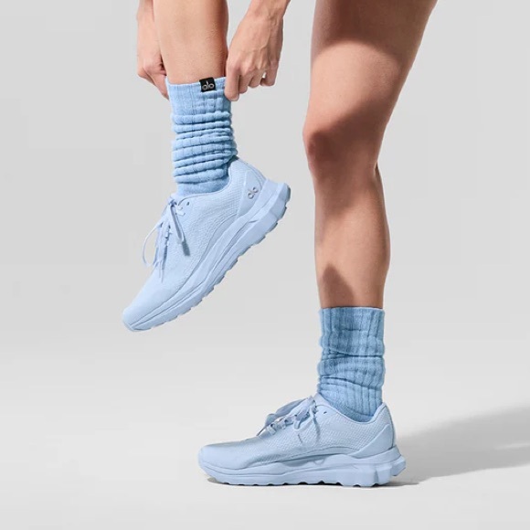 Alo Yoga Unisex Scrunch Sock In Seashell Blue - Picture 2 of 3